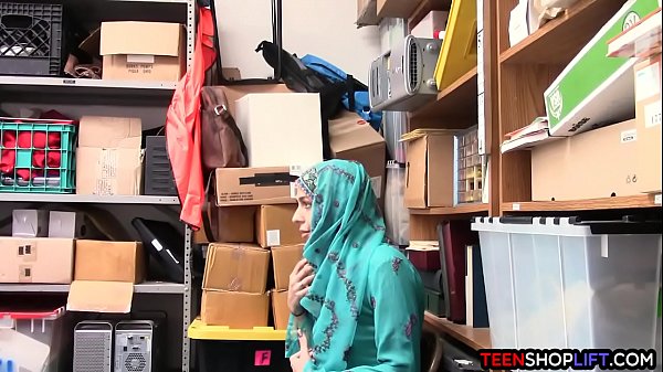 Remaja Arab Ketahuan Mencuri, Digebuk Dan Digenjot Satpam