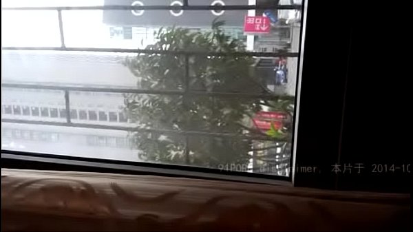 中国人浩哥在饭桌上干闺蜜，干到饭桌变炮桌