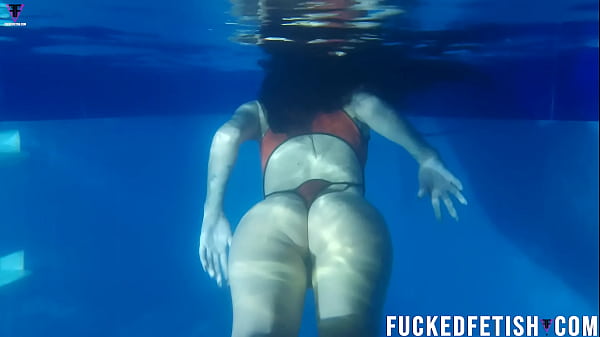 Helen Star Pakai Masker Diving Di Kolam, Basah Kuyup Bikin Ngiler.