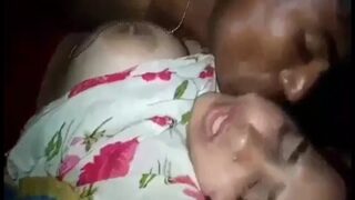 Gadis Seksi Biarin Si Miskin Ngentot Memeknya Di Mms Desi Xxx