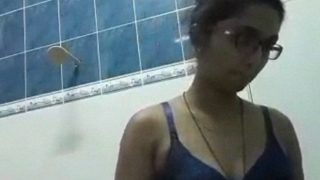 Perawat Cewek Tamil Buka Baju, Colok Memek Bulu Lebat