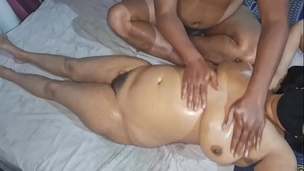 Desi Indian Hot Bhabhi Pijat Bugil Penuh Nikmat