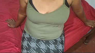 Wanita Asia Lagi Santai Sendirian, Siap Dimanjain Nafsu Liar.