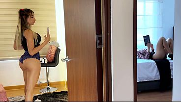 Ibu Mertua Seksi Ketahuan Colmek Dengerin Erangan Dari Kamar Sebelah!