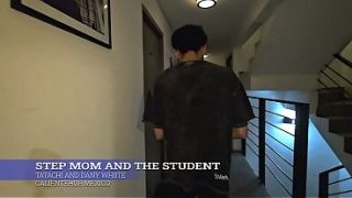 Ibu Tiri Lagi Ngajarin Muridnya, Panas Banget Sampe Bikin Makin Greget.