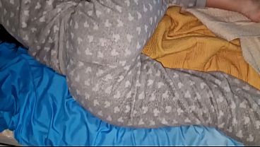 Ketemu Pacar Kakakku Tidur Di Ranjangku, Kubangunin Dengan Ngewe Panas, Habis Itu Pantatnya Penuh Air Mani Tanpa Kondom.