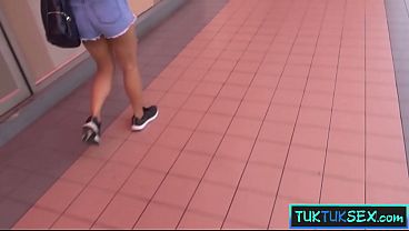 Gadis Lokal Thailand Digebet Di Dalam Tuk Tuk Terus Digiring Ke Hotel Buat Main-main.