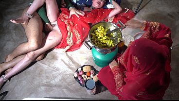 Ibu Tiri India Lagi Digebuk Di Dapur, Omongan Kotor Bahasa Hindi Bikin Makin Panas.