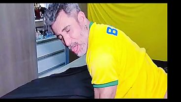 Orang Arab Dateng Ke Brasil, Ngebocorin Lubang Crot Si Bapak Brasil ( Cuplikan )