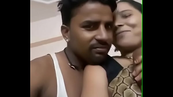 Desi Aunty Montok, Toket Gede Ditekanin Sambil Ngos-ngosan.