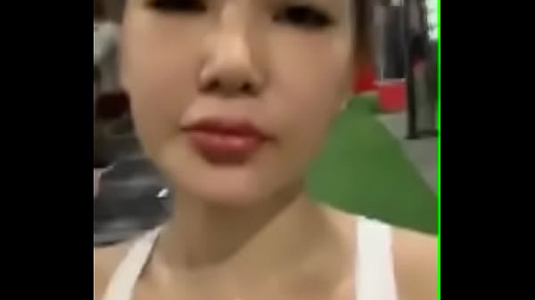 Cô Trang Live 2, Mông Cong Vút, Mắt Nhìn Gợi Dục, Muốn Xem Không?