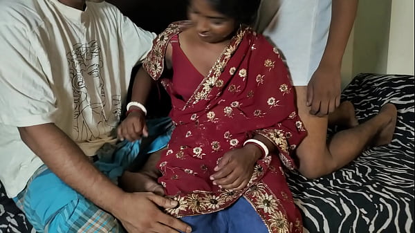Bhabhi Manis Selingkuh Dari Suami, Digilir Dua Adik Tiri Di Ranjang.