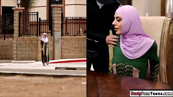 Bini Arab Ngewe Ngencrot, Kontol Diemut Sampe Muncrat, Baru Digenjot Sambil Njerit.