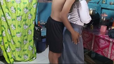 Ngentot Adik Ipar Di Dapur, Pas Siap-siap Berangkat Sekolah, Makin Panas Karena Buru-buru.