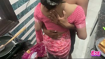 Desi Bhabhi Ngewe Hot Di Dapur Pas Lagi Masak, Basah Banget