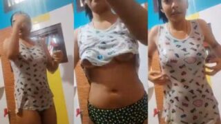 Desi Cewek Telanjang Bugil Mandi Sambil Crot Di Video Mms