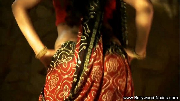 Tarian Si Brunet India, Goyangannya Bikin Makin Basah