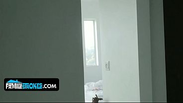 Blonde Sialan Daisy Stone Disemprot Habis-habisan Sama Bokap Tiri Yang Horny