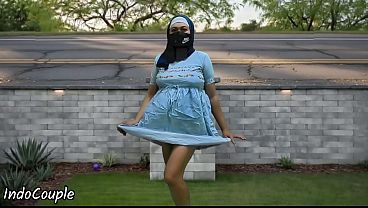 Hijab Mahasiswi Muslim Jogging Di Tempat Umum, Ngocok Kontol Demi Duit.