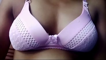Malam Ini Gw Makan Nasi Padang Sambil Liat Cewek India Super Seksi Yang Bikin Anget Anget.