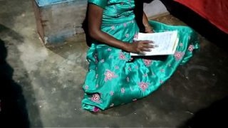Desi Bhabhi Baca Buku, Guru Digebukin Di Ranjang.