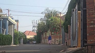 Astaga, Ibu Arab Lagi Colmek Di Luar Rumah Dekat Jalan Raya Bikin Ngilu