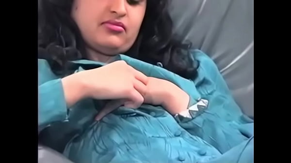 Ravina Si Cewek Desi, Bikin Ngaceng Abis.