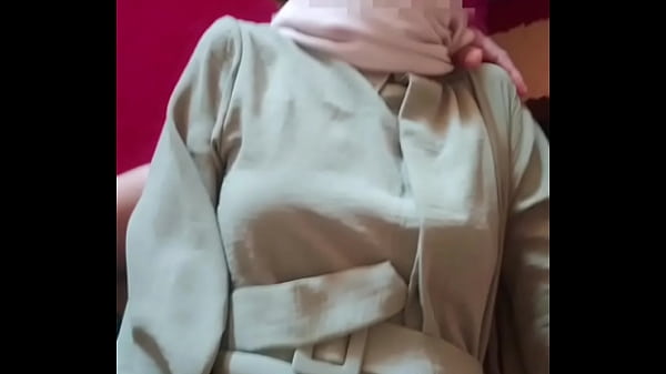 Saudari Tiri Berhijab Digebuki Saat Lebaran, Makin Mulus Makin Liar.
