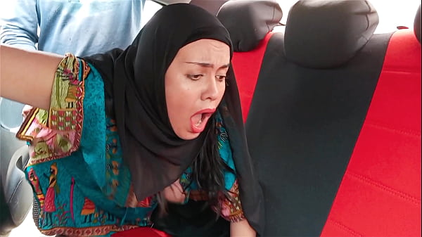 Ibu Tiri India Pakai Hijab, Digenjot Di Dalam Mobil Sampai Meringis.