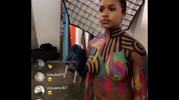 Tonton Live Instagram-nya, Puting Susu Keluar Tanpa Sengaja, Bikin Makin Panas!